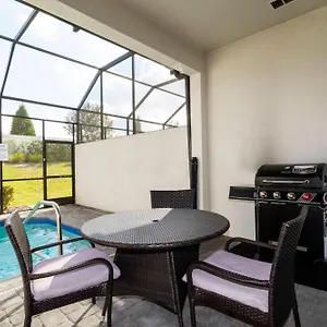 Beautiful Townhouse With Pool Close To Davenport